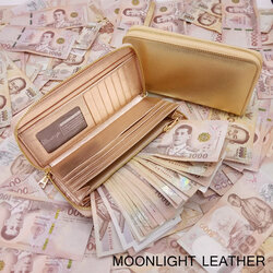 วิบวับ รับทรัพย์รับโชคกับกระเป๋าสตางค์ตรงตามตำรารวย ใบยาว ซิปรอบ หนังแท้ ไม่ลอกร่อน สีนากมงคล พร้อมกล่องแบรนด์ MOONLIGHT