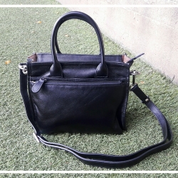 กระเป๋าสะพาย รุ่น Iris สีดำ (No.129)