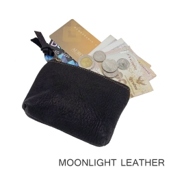 กระเป๋าใส่เหรียญหนังแท้ MOONLIGHT รุ่น Bobby สีดำ หนังวัวธรรมชาติ ไม่แต่งผิว นุ่ม ไม่ลอก ใส่แบงค์ ใส่บัตรได้ มีกล่องสวย