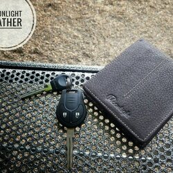 กระเป๋าสตางค์ผู้ชาย รุ่น Less But More Ep.07 สีน้ำตาลเข้ม