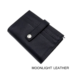 กระเป๋าใส่บัตรหนังแท้ รุ่น Winn สีดำ ใส่บัตรได้มากถึง 9 ใบ ใส่แบงค์ได้ด้วยการพับครึ่ง มีซิปใส่เหรียญได้ หนังนิ่มมาก ไม่ลอกไม่ร่อน