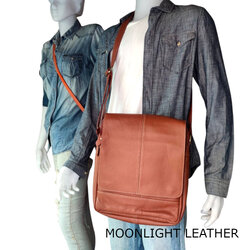 กระเป๋าหนังแท้สะพายข้าง สำหรับผู้ชาย Moonlight รุ่น Giant สีน้ำตาลอ่อน ทำจากหนังวัวแท้ทั้งใบ นิ่มมาก ขนาดใหญ่ ไม่ลอก