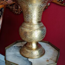 กระโถนปากแตรทองเหลืองเก่าตอกลาย