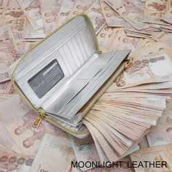 วิบวับ รับทรัพย์รับโชคกับกระเป๋าสตางค์ตรงตามตำรารวย ใบยาว ซิปรอบ หนังแท้ไม่ลอกร่อน สีเงินมงคล พร้อมกล่องแบรนด์ MOONLIGHT