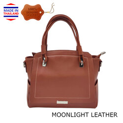 กระเป๋าหนังแท้ MOONLIGHT รุ่น Mi สีน้ำตาลอ่อน ทำจากหนังวัวแท้ เบา ทนทาน ไม่ลอก ยิ่งใช้ยิ่งสวย มีสายยาว มีช่องกั้นด้านใน