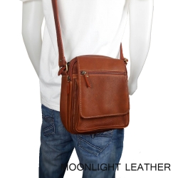 กระเป๋าสะพายหนังแท้ ทำจากหนังวัว สำหรับผู้ชาย รุ่น Maxell สีน้ำตาลอ่อน แบรนด์ Moonlight ใส่ของจุใจ พร้อมถุงกันฝุ่น ประกัน 1 ปี
