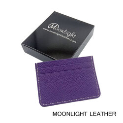 ซองการ์ดหนังแท้ Moonlight รุ่น Simply สีม่วง ทำจากหนังวัวแท้ นิ่มและนุ่มมาก เรียบ ทนทาน พกใส่กระเป๋าเสื้อได้ มีกล่องให้