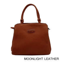 กระเป๋าสะพายหนังแท้ MOONLIGHT รุ่น Freya สีน้ำตาลอ่อน ทำจากหนังวัวแบบชามัวร์ นุ่มมาก ทนทาน ไม่ลอกร่อน ยิ่งใช้ยิ่งสวย