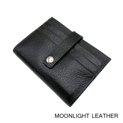 กระเป๋าใส่บัตรหนังแท้ รุ่น Winn สีเขียว ใส่บัตรได้มากถึง 9 ใบ ใส่แบงค์ได้ด้วยการพับครึ่ง มีซิปใส่เหรียญได้ หนังนิ่มมาก ไม่ลอกไม่ร่อน