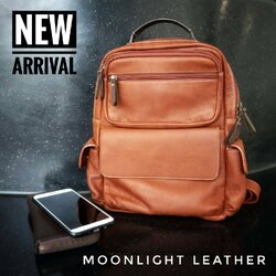 กระเป๋า เป้ หนังแท้ 100% นุ่ม ทน เท่ สีน้ำตาลอ่อน Moonlight รุ่น Damien ใช้งานง่าย ใส่ของได้เยอะ มีถุงกันฝุ่น มีประกัน