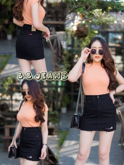 กระโปรงยีนส์สั้นทรง A เเต่งขาด ปล่อยชายลุ้ย