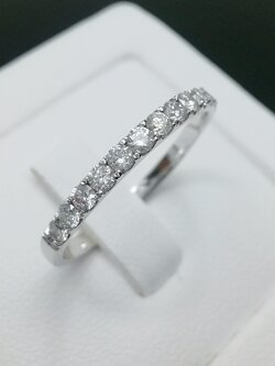 แหวนแถวเรียงเพชรรวม 0.39 cts