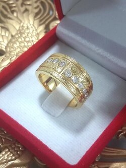แหวนทองคำฝังเพชรแท้รวม 0.70 cts