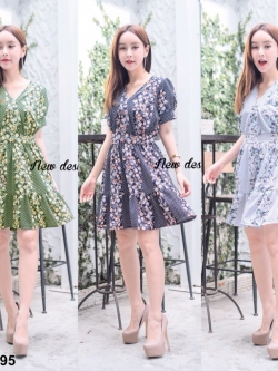 TW3795-เดรสสั้นคอวีพิมพ์ลายดอกกราฟฟิก