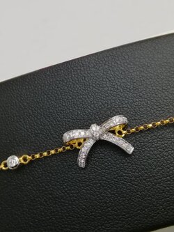 สร้อยข้อมือประดับเพชรแท้ทรงผูกโบว์ 0.19 cts