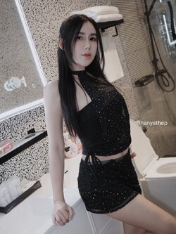 เซท2ชิ้น เสื้อซีทู ผ้ากลิสเตอร์นิ่มใส่สบาย มาคู่กับกระโปรงซับในทั้งตัว ดีไซน์ชุดหรูหรา ลัคชูมากก แถมคัตติ้งก็เป๊ะปัง สาวกสาวเวียดนามห้ามพลาดจ้า Size : freesize อก30–36เอว 24”-30สพ-34-38 ยาว13“ 🏷️ Thanyathep 1Color :ตามรุป