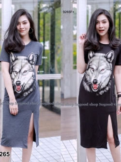 Dress เดรสยาว 5 ส่วน สกรีนลายหมาป่า ผ่าหน้า ผ้ายืดเรยอนเนื้อดี ด้านหน้าช่วงกระโปรงผ่ายาว