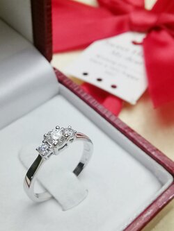 แหวนเพชรแท้รวม 0.30 cts