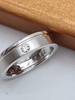 แหวนเพชรแท้ 0.07 cts ทองคำขาวผิวขนแมว