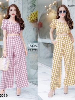 Set เสื้อครอปแขนตุ๊กตา+กางเกงเอวสูงขาบาน ลายสก๊อต